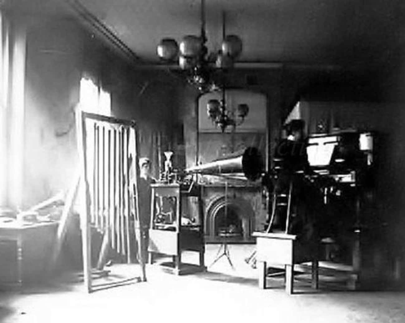 The First Photo Of A Recording Studio; 1898